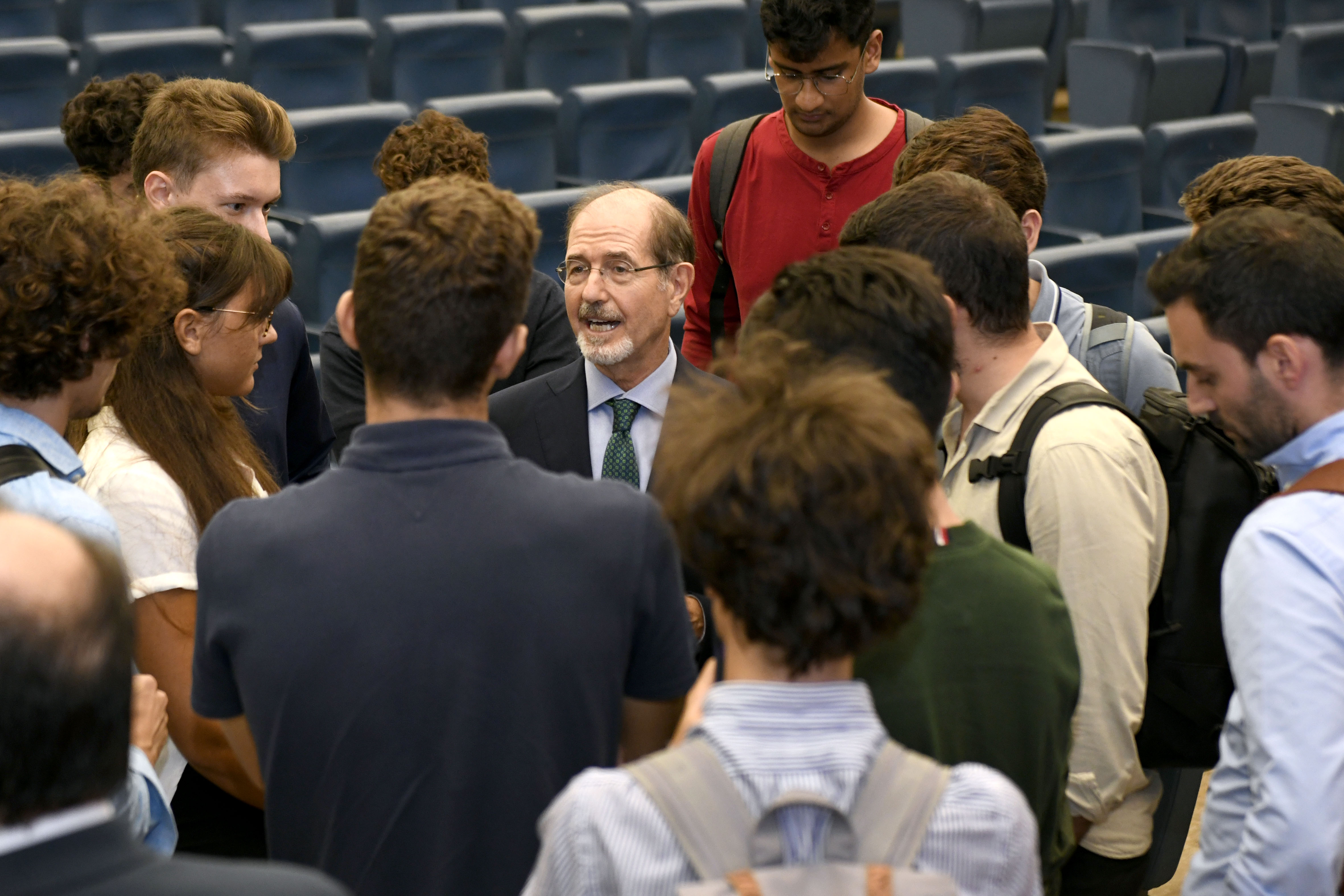Silvio Micali, Algorand Founder and the Bocconi Students at the event